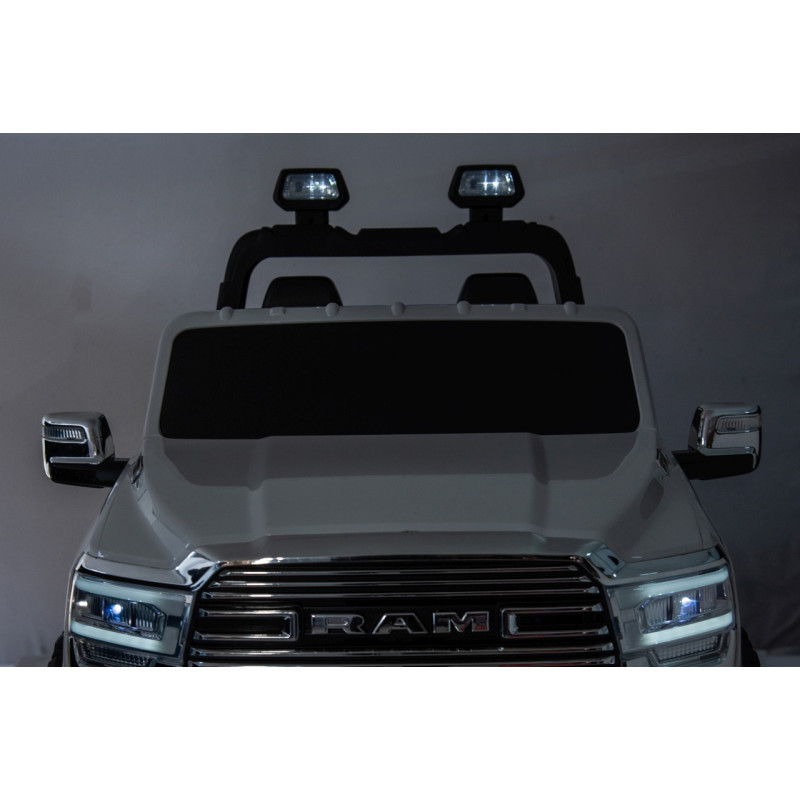 Pojazd RAM 3500 Biały