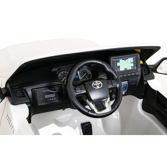 Toyota Hilux na akumulator dla dzieci Biały + Napęd 4x4 + Pilot + 2 bagażniki + Radio MP3 + LED