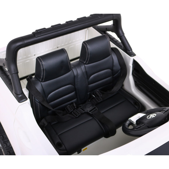 Toyota Hilux na akumulator dla dzieci Biały + Napęd 4x4 + Pilot + 2 bagażniki + Radio MP3 + LED