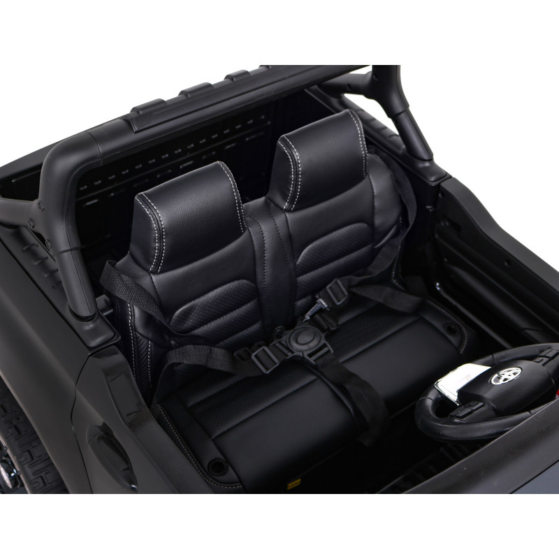 Toyota Hilux na akumulator dla dzieci Czarny + Napęd 4x4 + Pilot + 2 bagażniki + Radio MP3 + LED