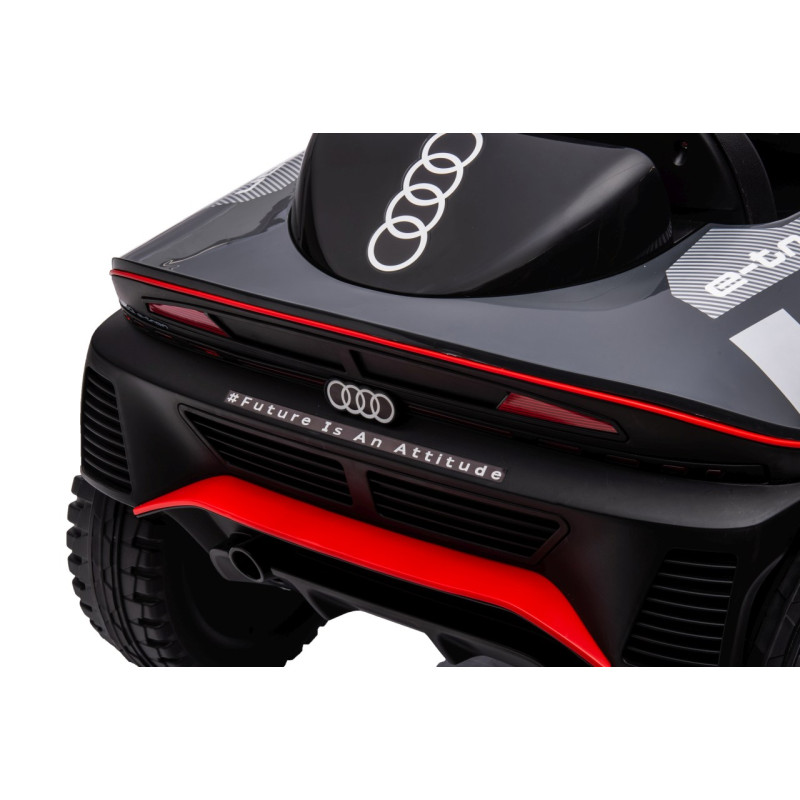 Pojazd Audi RSQ E-TRON Szary
