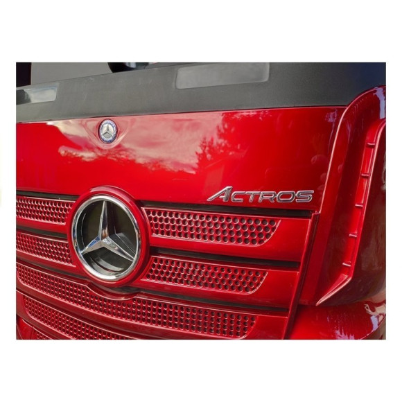 Auto na Akumulator Mercedes Actros Czerwony Lakierowany MP4