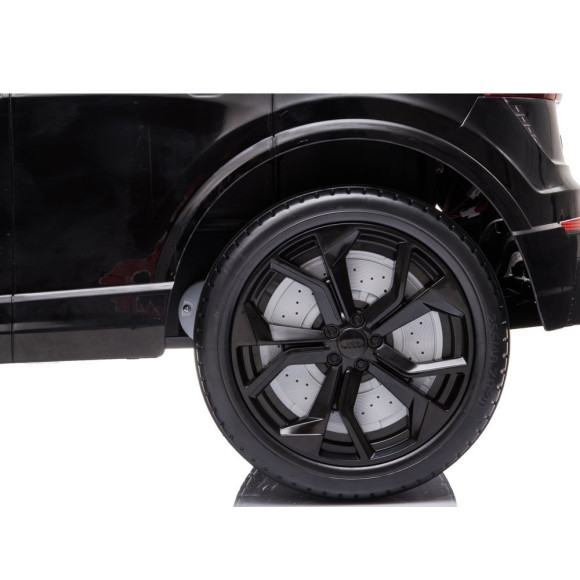 Samochód na akumulator Audi RS Q8 czarny Samochód na akumulator Audi RS Q8 czarny