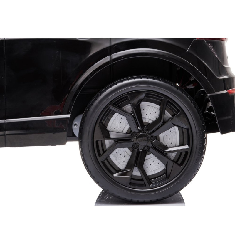 Samochód na akumulator Audi RS Q8 czarny