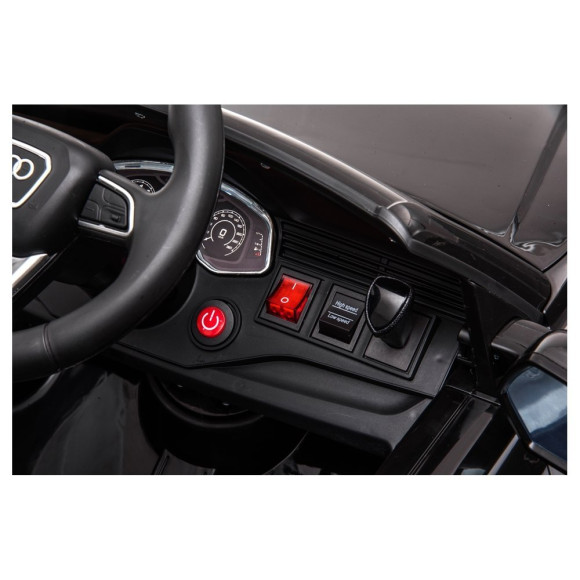Samochód na akumulator Audi RS Q8 czarny Samochód na akumulator Audi RS Q8 czarny