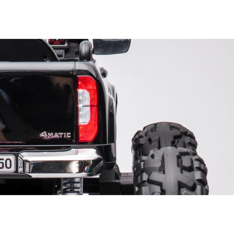 Auto Na Akumulator Mercedes  DK-MT950 4x4 Czarny Lakierowany